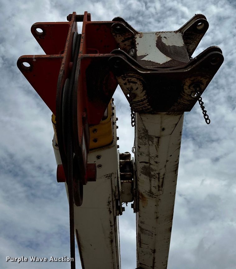 image for item EJ8956 2006 International  7400 crane truck