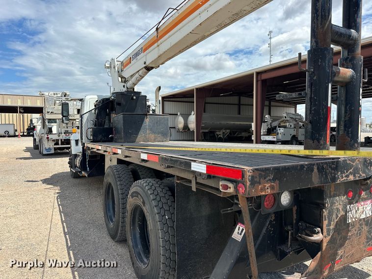 image for item EJ8956 2006 International  7400 crane truck