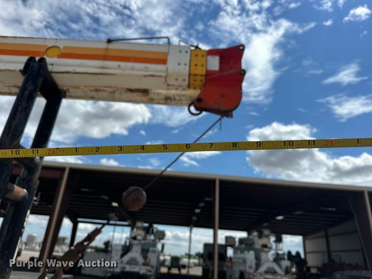 image for item EJ8956 2006 International  7400 crane truck