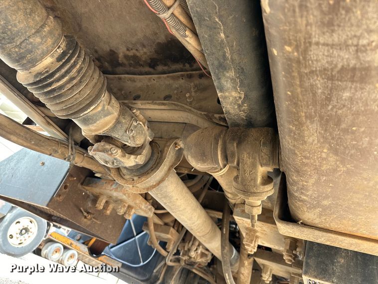 image for item EJ8956 2006 International  7400 crane truck