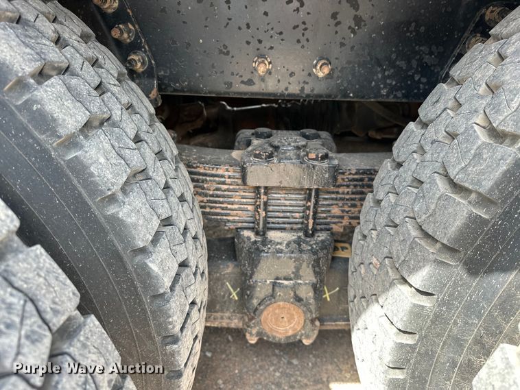 image for item EJ8956 2006 International  7400 crane truck