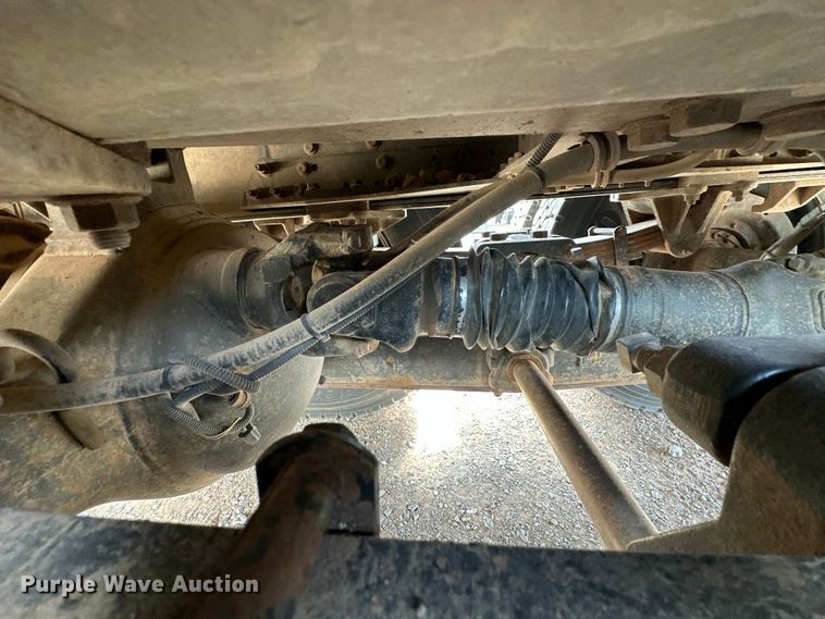 image for item EJ8956 2006 International  7400 crane truck