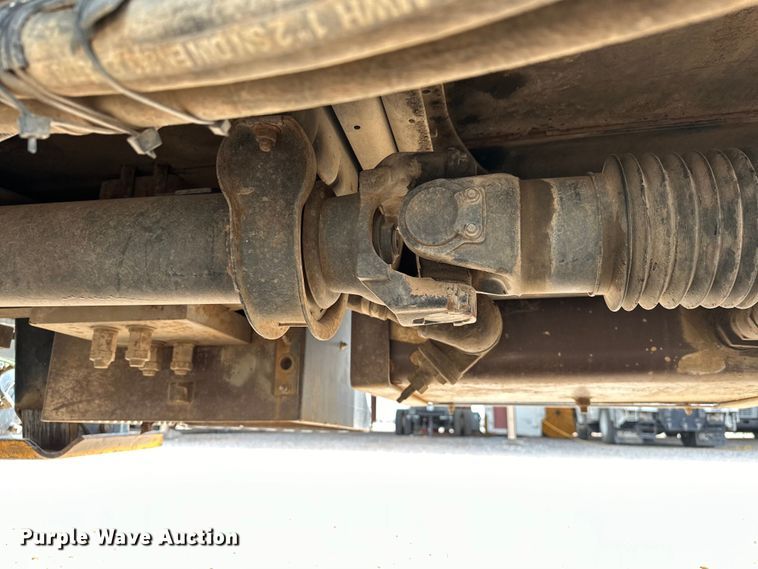 image for item EJ8956 2006 International  7400 crane truck