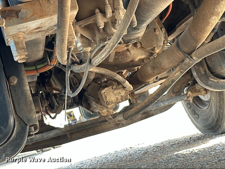 image for item EJ8956 2006 International  7400 crane truck