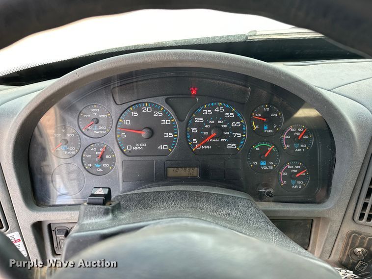 image for item EJ8956 2006 International  7400 crane truck