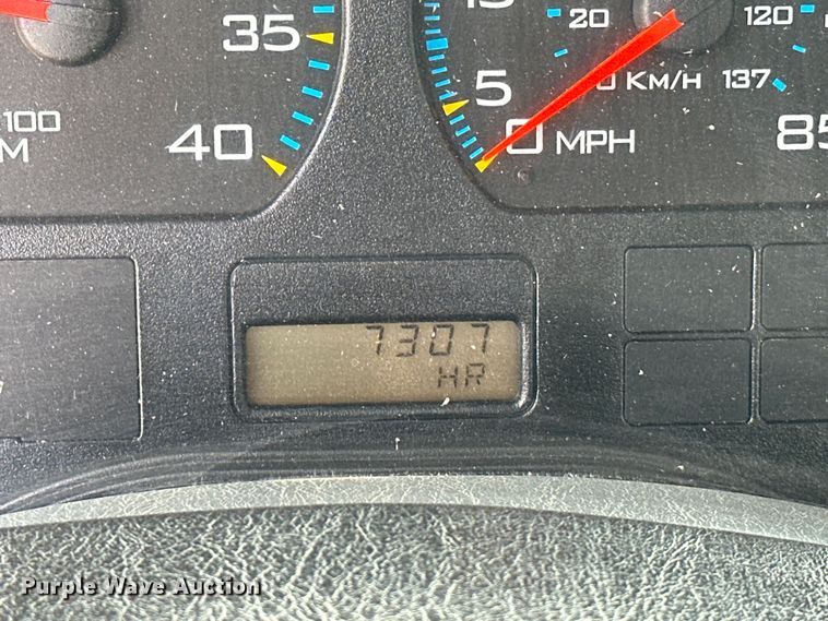 image for item EJ8956 2006 International  7400 crane truck