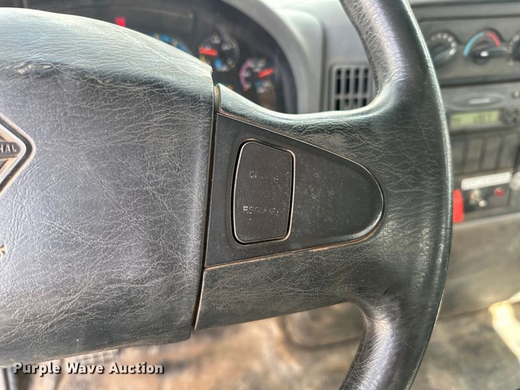 image for item EJ8956 2006 International  7400 crane truck