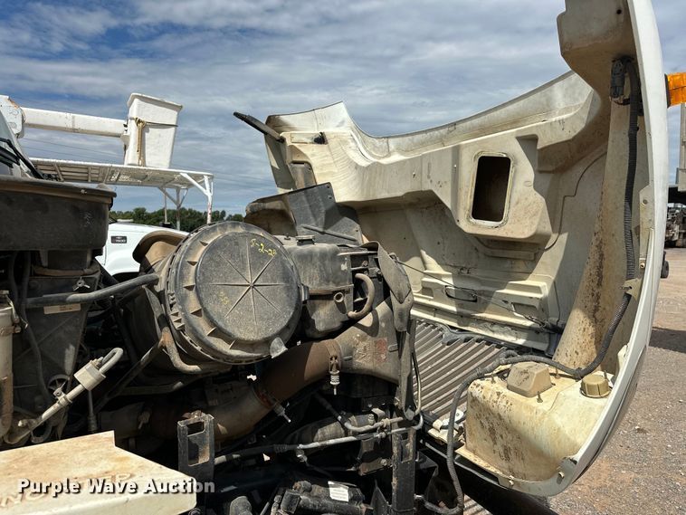 image for item EJ8956 2006 International  7400 crane truck