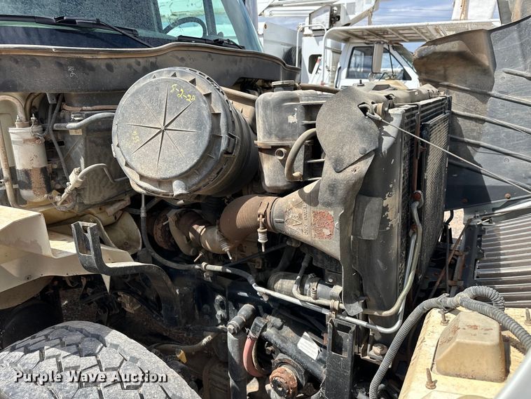 image for item EJ8956 2006 International  7400 crane truck