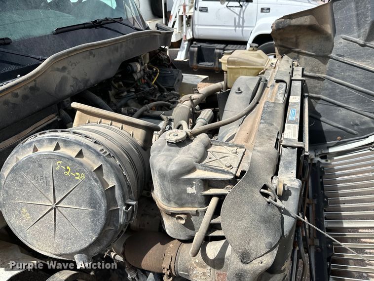 image for item EJ8956 2006 International  7400 crane truck