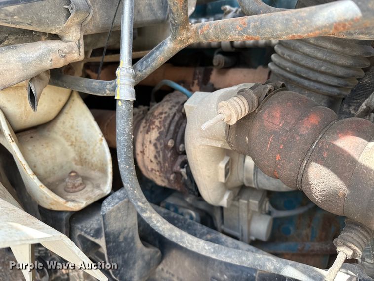 image for item EJ8956 2006 International  7400 crane truck