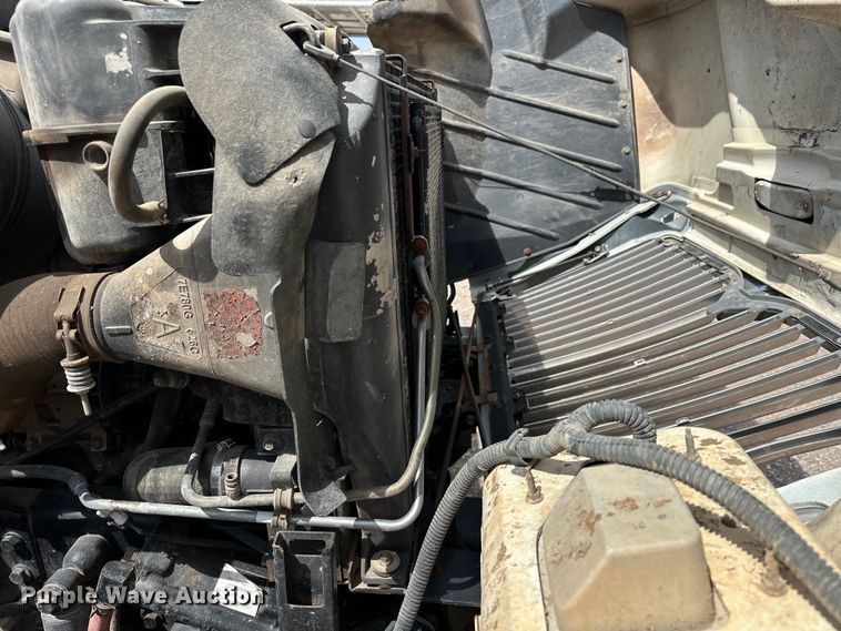 image for item EJ8956 2006 International  7400 crane truck