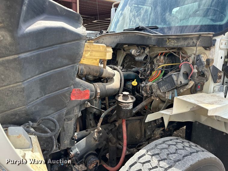 image for item EJ8956 2006 International  7400 crane truck