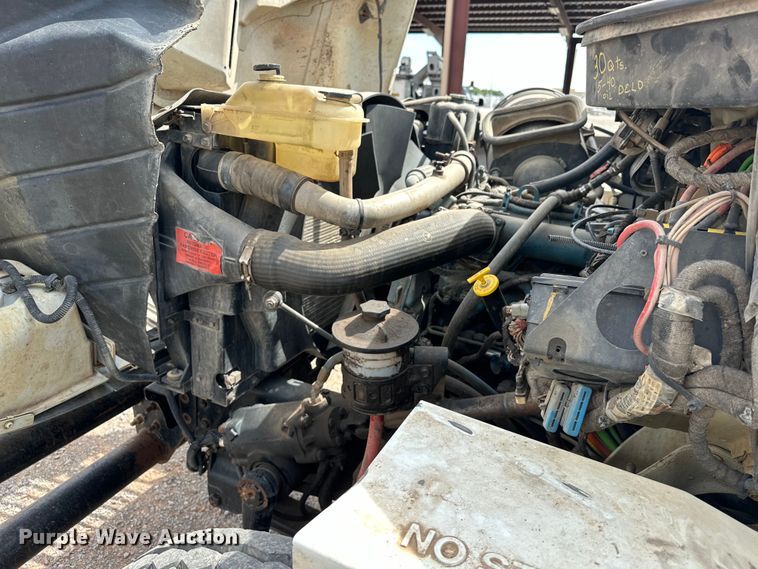 image for item EJ8956 2006 International  7400 crane truck