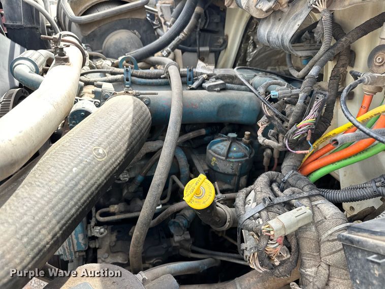 image for item EJ8956 2006 International  7400 crane truck