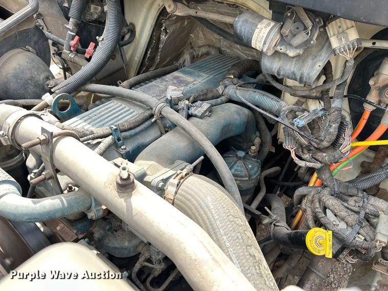 image for item EJ8956 2006 International  7400 crane truck