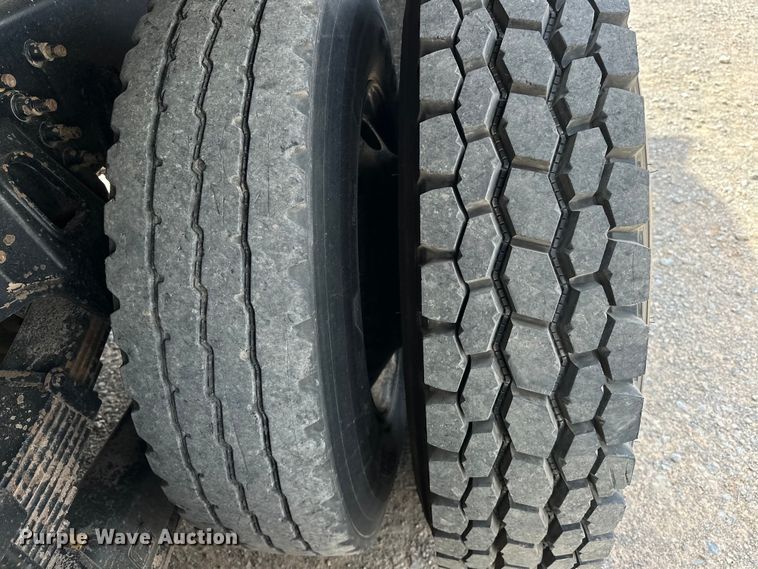 image for item EJ8956 2006 International  7400 crane truck