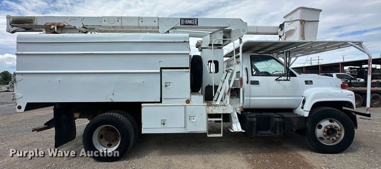 image for item EJ8957 2000 Chevrolet  C7500 bucket truck