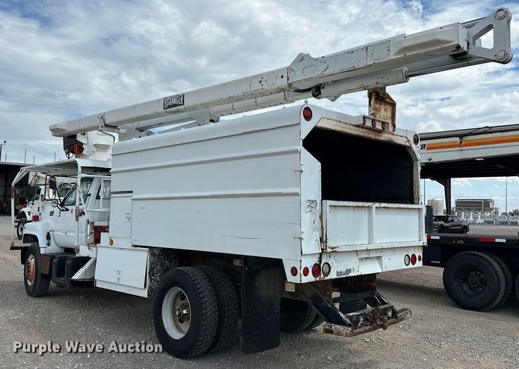 image for item EJ8957 2000 Chevrolet  C7500 bucket truck