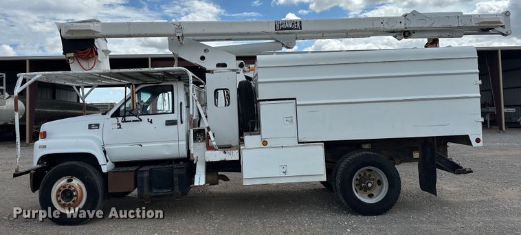 image for item EJ8957 2000 Chevrolet  C7500 bucket truck