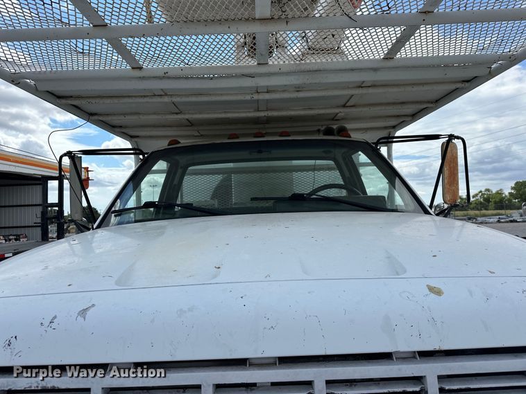 image for item EJ8957 2000 Chevrolet  C7500 bucket truck