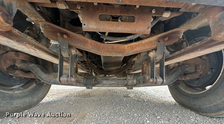 image for item EJ8957 2000 Chevrolet  C7500 bucket truck