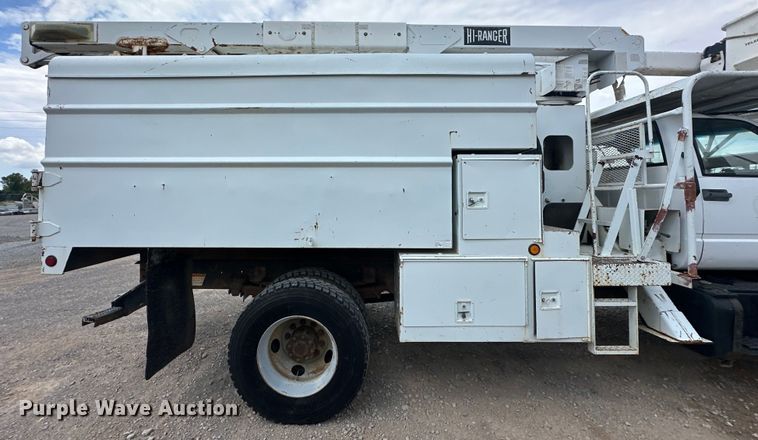 image for item EJ8957 2000 Chevrolet  C7500 bucket truck