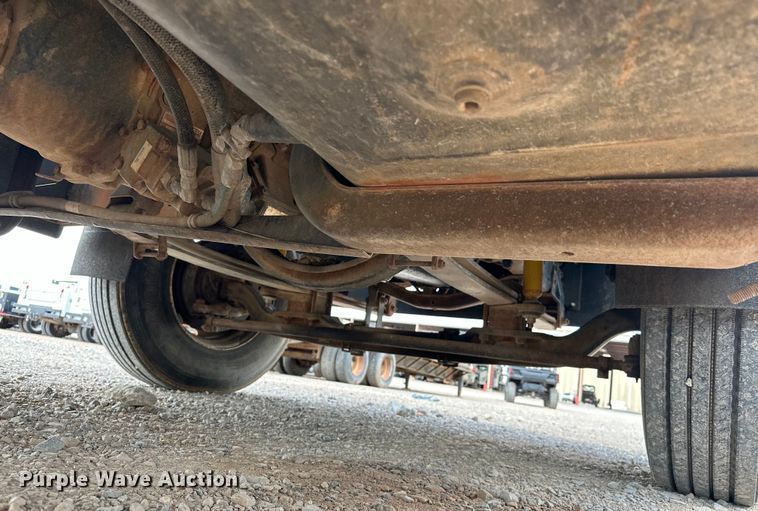 image for item EJ8957 2000 Chevrolet  C7500 bucket truck