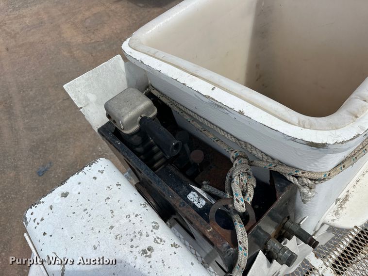 image for item EJ8957 2000 Chevrolet  C7500 bucket truck