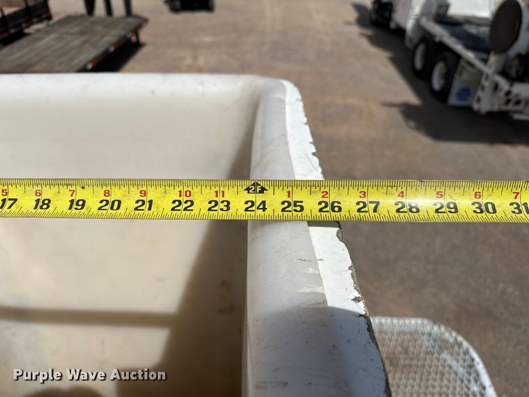 image for item EJ8957 2000 Chevrolet  C7500 bucket truck