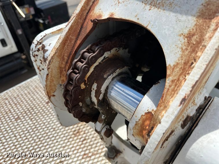 image for item EJ8957 2000 Chevrolet  C7500 bucket truck