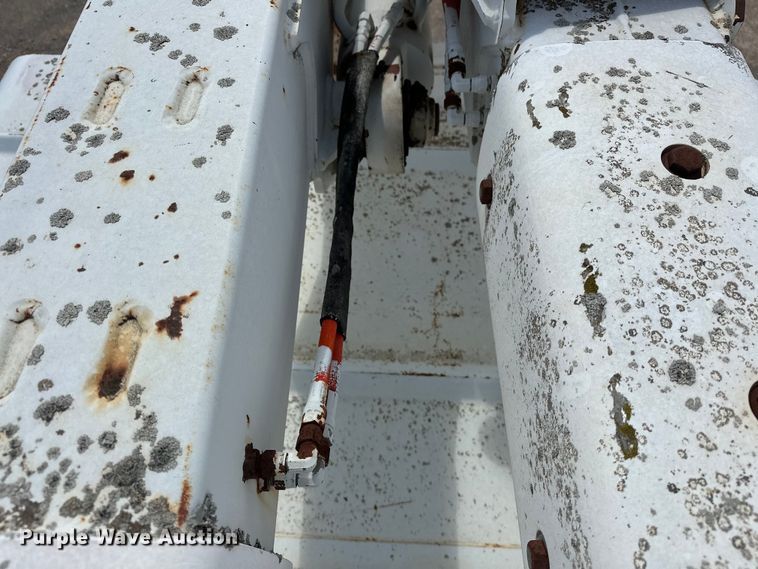 image for item EJ8957 2000 Chevrolet  C7500 bucket truck