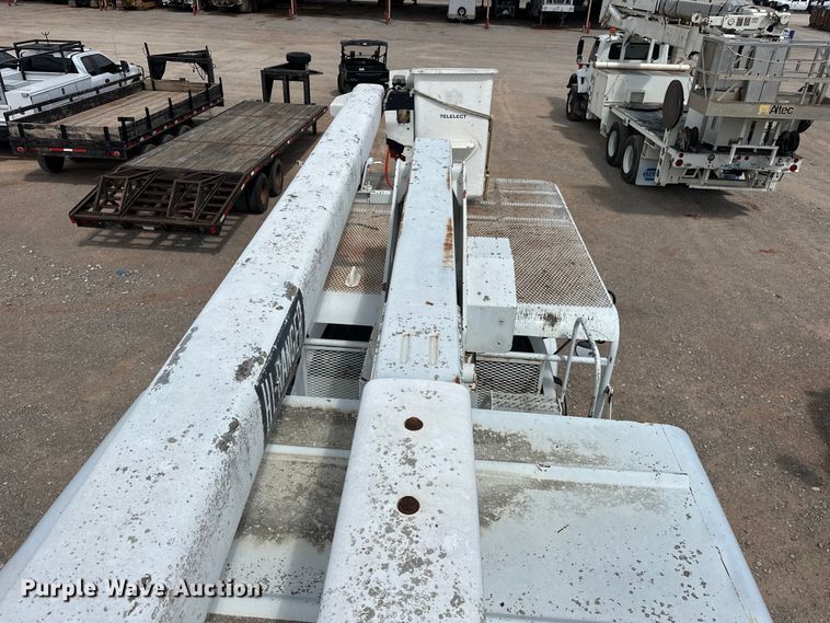 image for item EJ8957 2000 Chevrolet  C7500 bucket truck