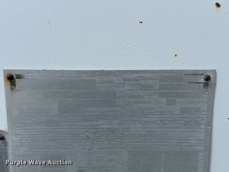 image for item EJ8957 2000 Chevrolet  C7500 bucket truck