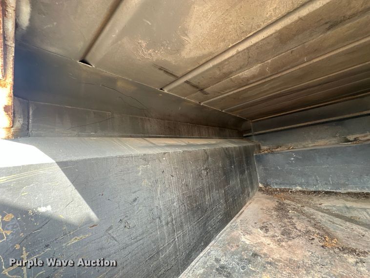 image for item EJ8957 2000 Chevrolet  C7500 bucket truck