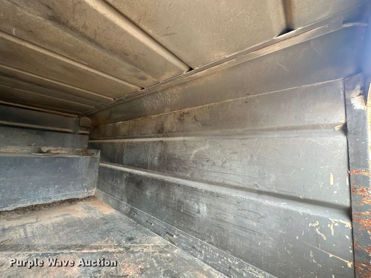 image for item EJ8957 2000 Chevrolet  C7500 bucket truck