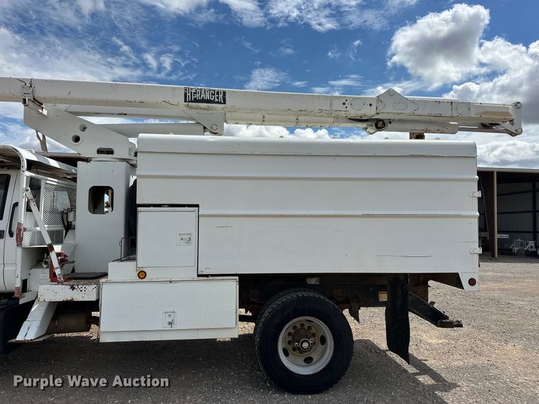 image for item EJ8957 2000 Chevrolet  C7500 bucket truck