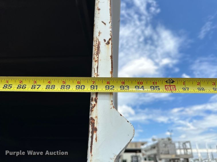 image for item EJ8957 2000 Chevrolet  C7500 bucket truck