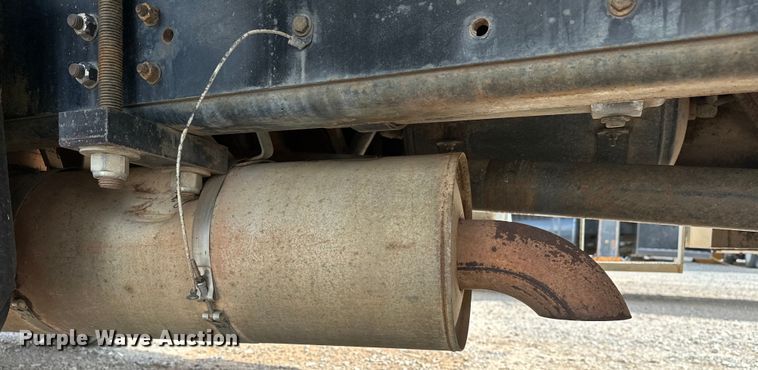 image for item EJ8957 2000 Chevrolet  C7500 bucket truck