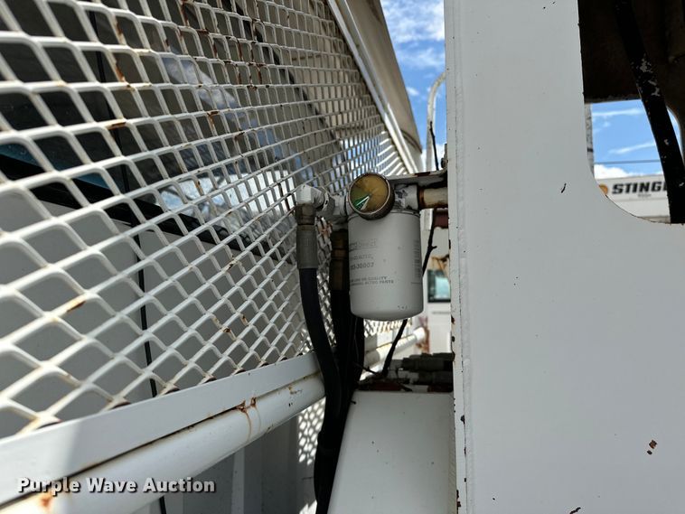 image for item EJ8957 2000 Chevrolet  C7500 bucket truck