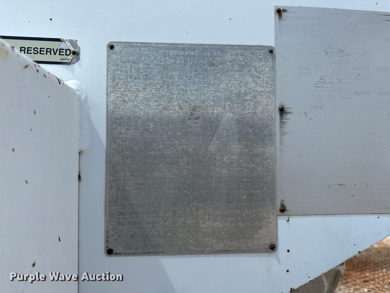 image for item EJ8957 2000 Chevrolet  C7500 bucket truck