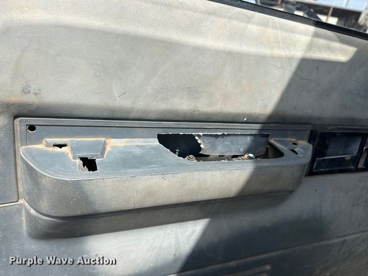 image for item EJ8957 2000 Chevrolet  C7500 bucket truck