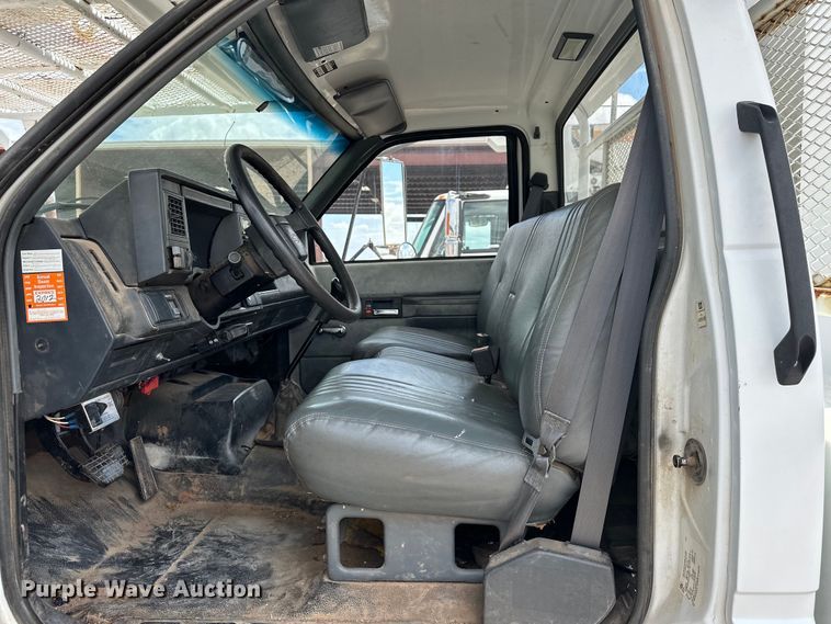 image for item EJ8957 2000 Chevrolet  C7500 bucket truck