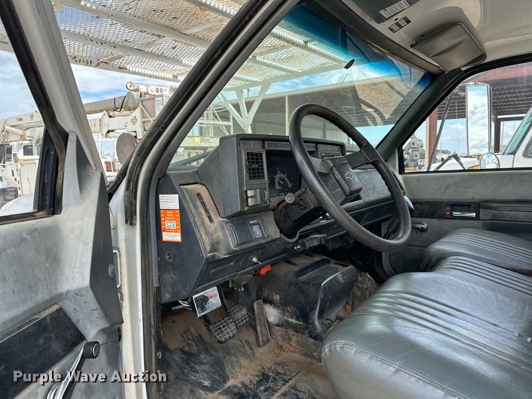 image for item EJ8957 2000 Chevrolet  C7500 bucket truck