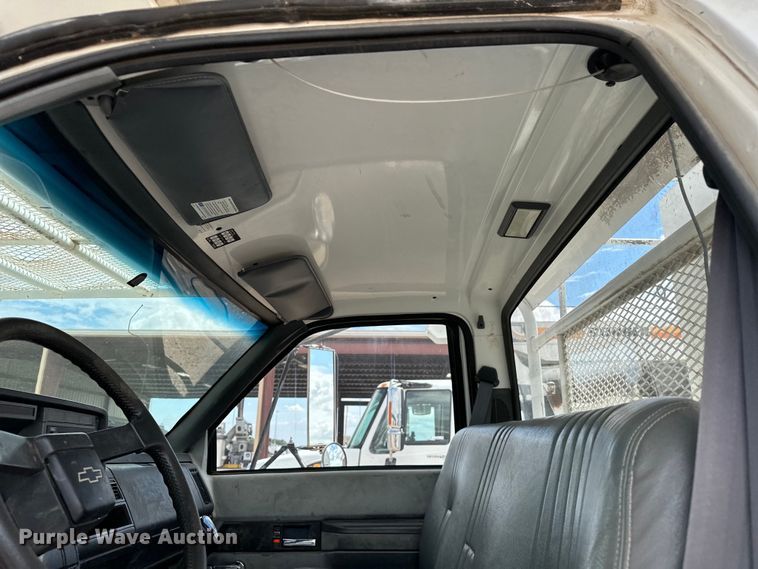 image for item EJ8957 2000 Chevrolet  C7500 bucket truck