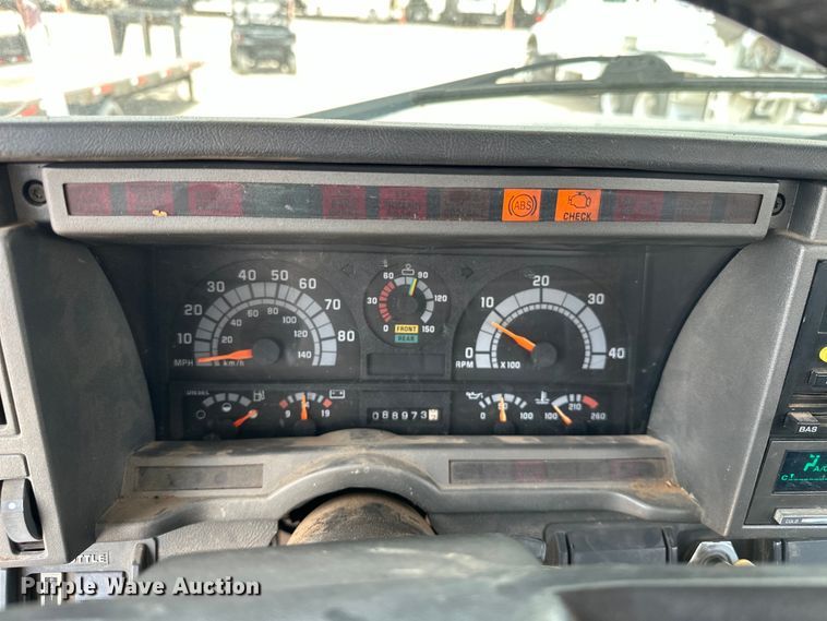 image for item EJ8957 2000 Chevrolet  C7500 bucket truck