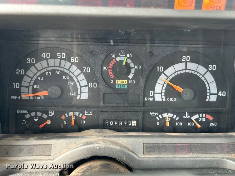 image for item EJ8957 2000 Chevrolet  C7500 bucket truck