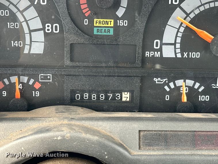 image for item EJ8957 2000 Chevrolet  C7500 bucket truck