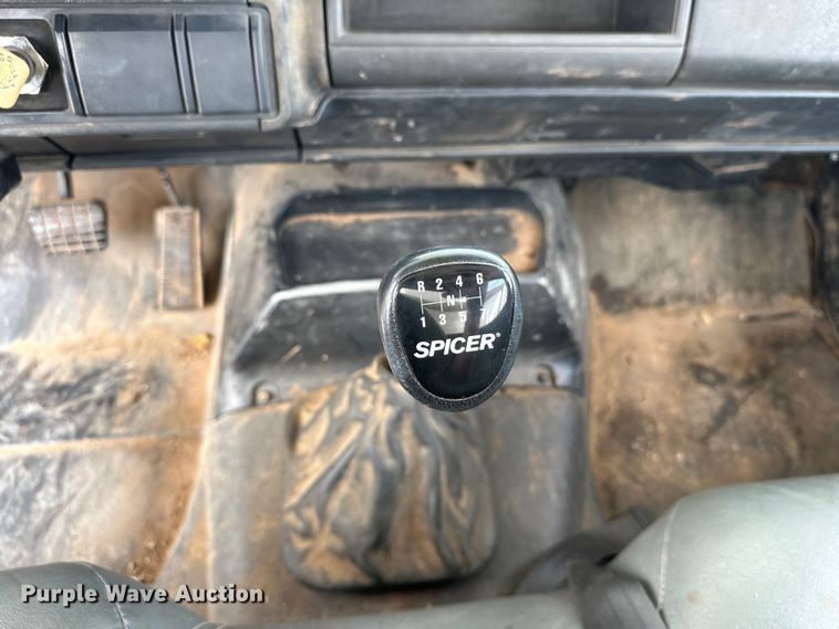 image for item EJ8957 2000 Chevrolet  C7500 bucket truck