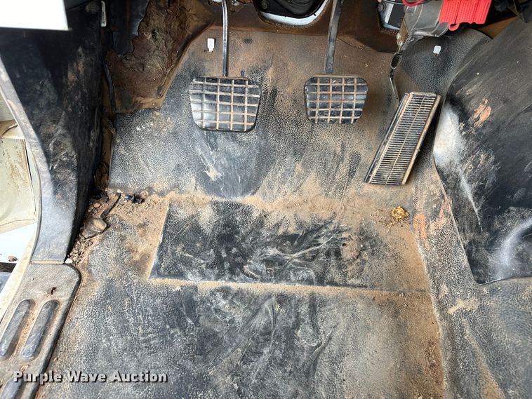 image for item EJ8957 2000 Chevrolet  C7500 bucket truck